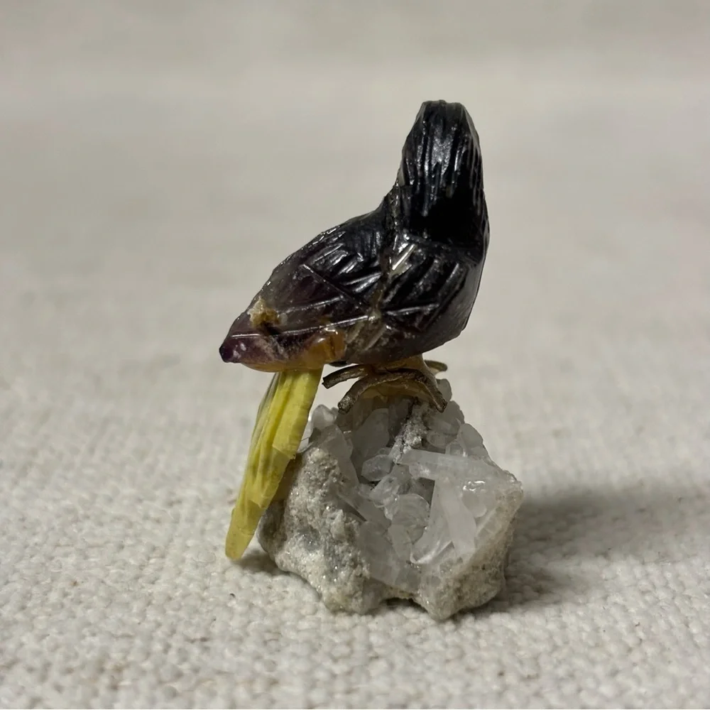 Small Stone Parrot Sculpture Carved And Mounted On NaturalQuartz CrystalCluster - Picture 2 of 7